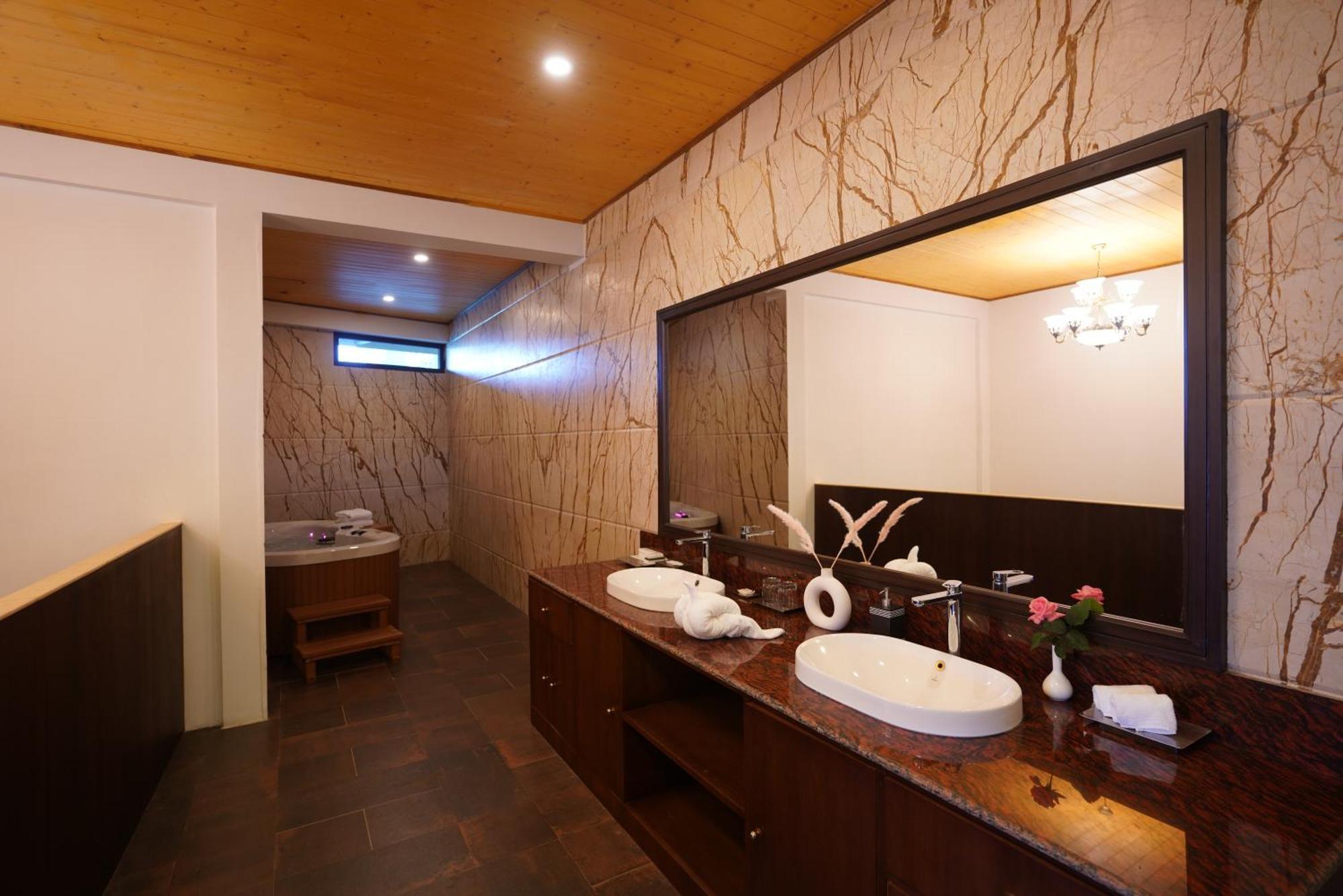 Denzong Regency- Luxury Mountain Retreat Spa & Casino Gangtok Exterior photo